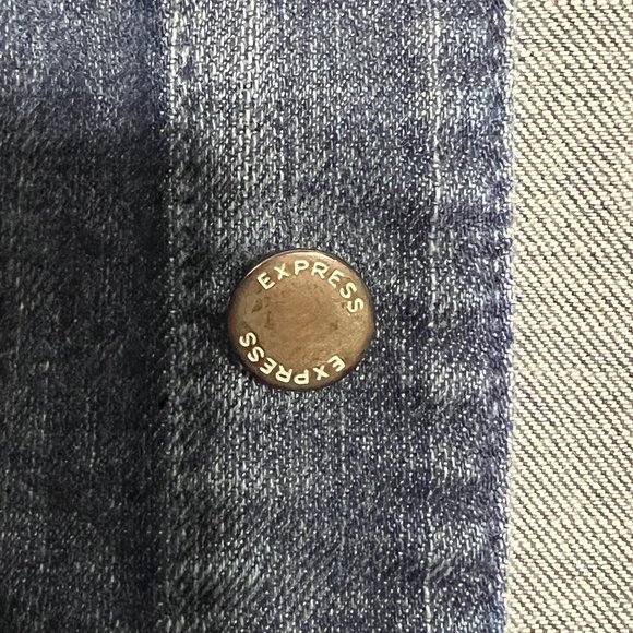 EXPRESS Classic Medium Wash Denim Trucker Jacket SIZE LARGE - Picture 5 of 10